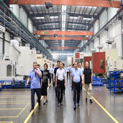 金湖縣委書記賀寶祥率黨政代表團 參觀泰隆科技產業園